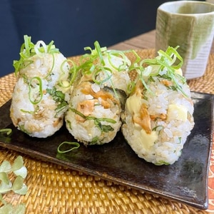 焼き鮭とチーズのご馳走おにぎり